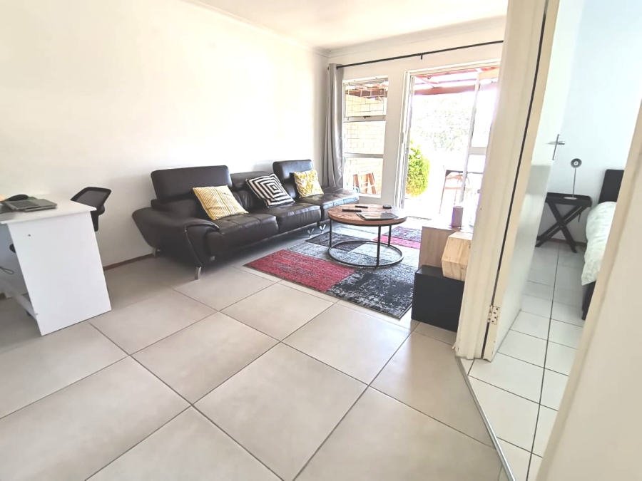2 Bedroom Property for Sale in Oakglen Western Cape